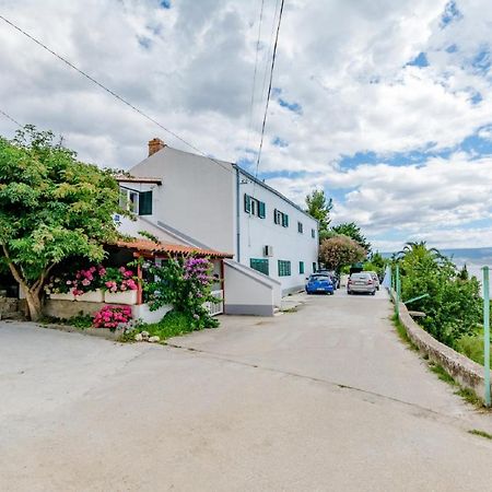 Apartment Nera Omis Exterior photo