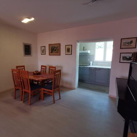 Apartment Nera Omis Exterior photo