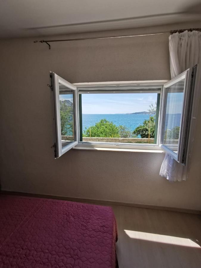 Apartment Nera Omis Exterior photo